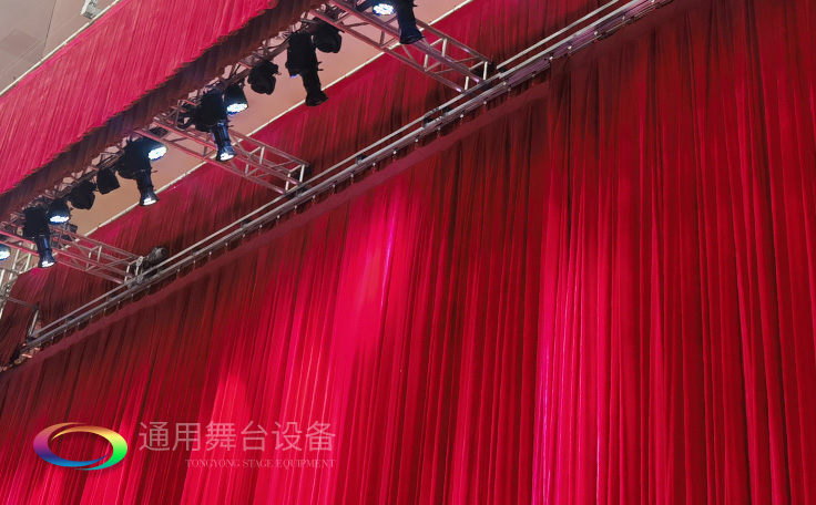 舞臺(tái)阻燃幕布面料的密度、吸光度對(duì)舞臺(tái)音響的擴(kuò)聲、舞臺(tái)阻燃幕布的光效影響