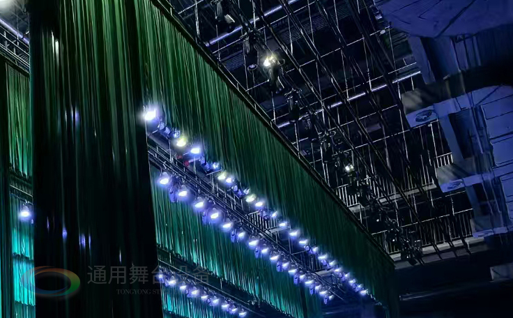 通用舞臺設備興化將軍路小學報告廳舞臺吊桿、舞臺阻燃幕布項目